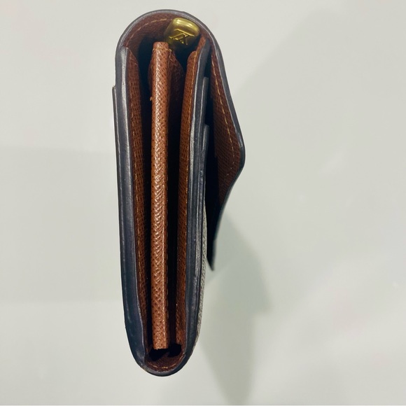 Authentic Louis Vuitton Sarah Monogram Wallet - Picture 3 of 10